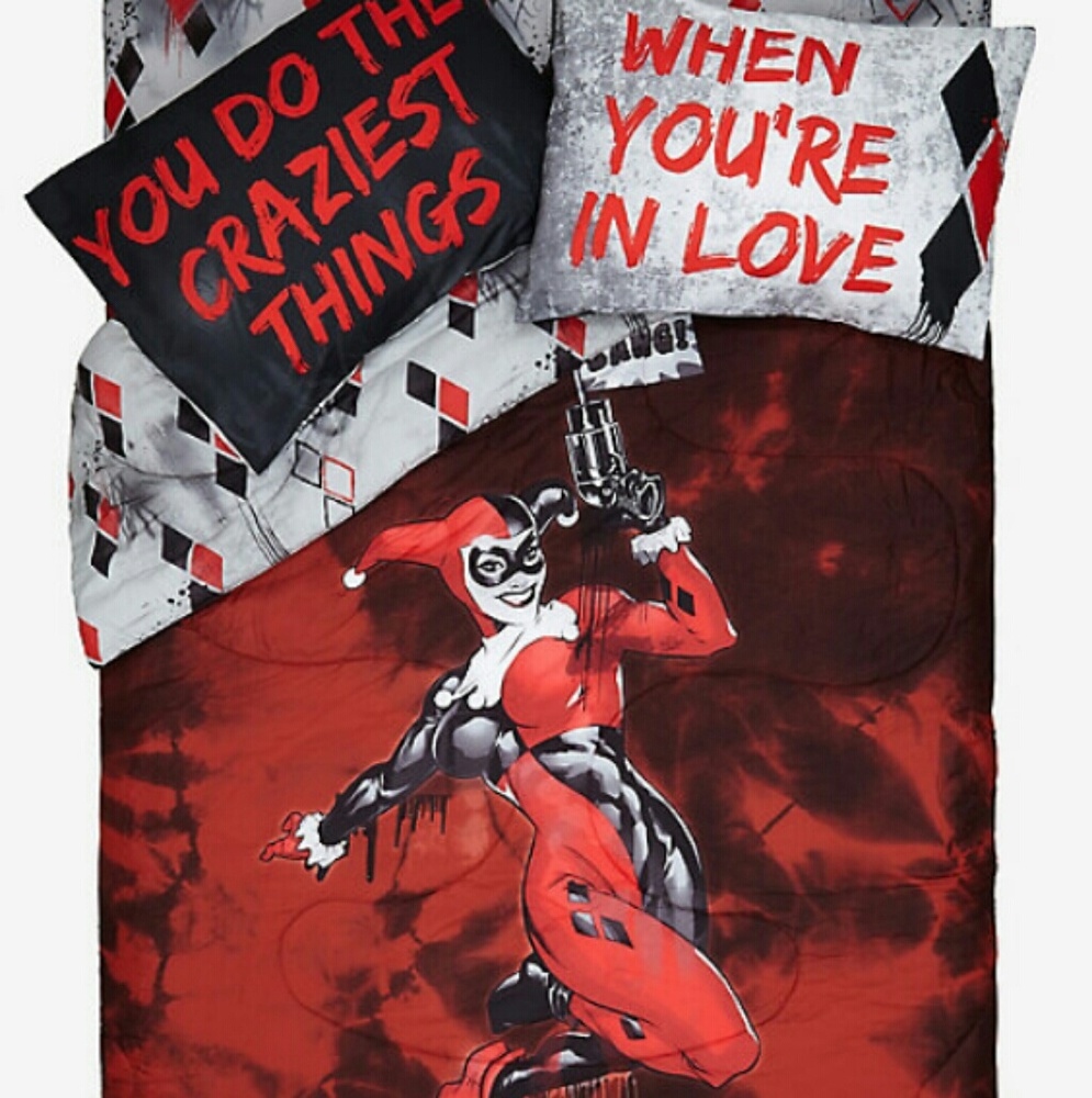 Harley Quinn comforter and sheet set.